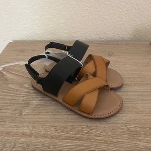 NWT Black and Tan crisscross front sandals